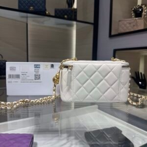 Alternative view of Chanel Vanity White Gold