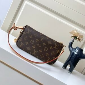 Alternative view of Louis Vuitton Pochette