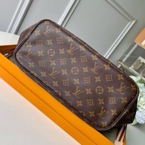 Alternative view of Louis Vuitton Neverfull MM
