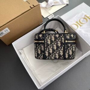 Alternative view of Dior 30 Montaigne Mini Beautycase