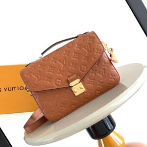 Louis Vuitton Pochette Metis