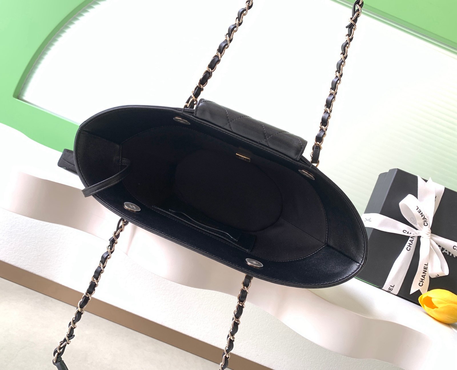 Chanel Braided Small Tote Bag in Black - Afbeelding 4