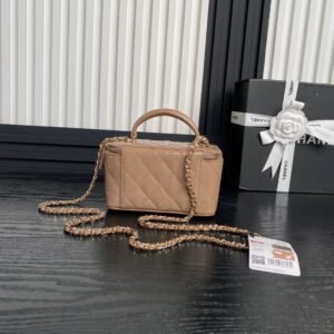 Alternative view of Chanel Top Handle Vanity Bag Beige Patent with Gold