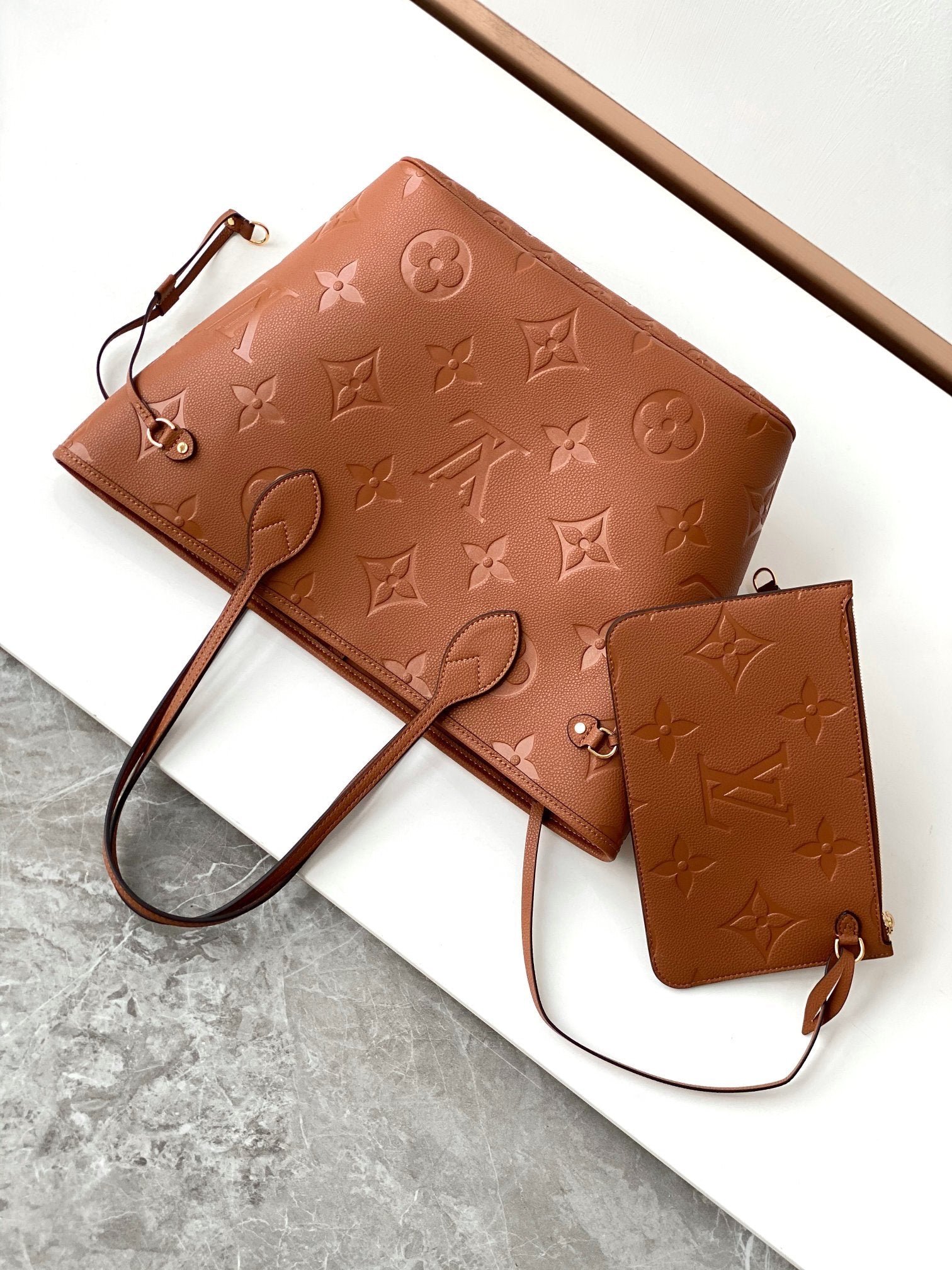 Louis Vuitton Neverfull in Brown - Afbeelding 4