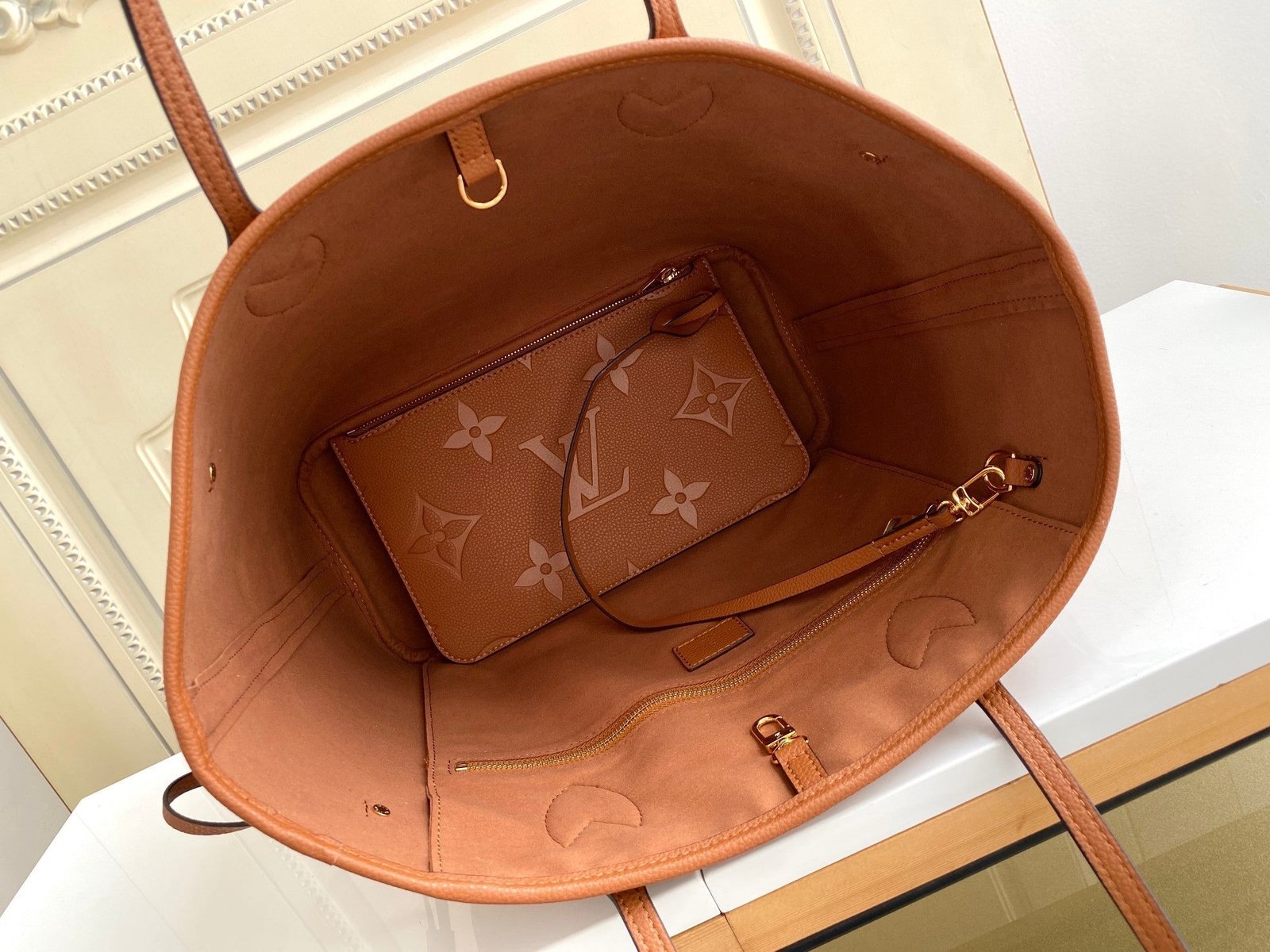 Louis Vuitton Neverfull in Brown - Afbeelding 5