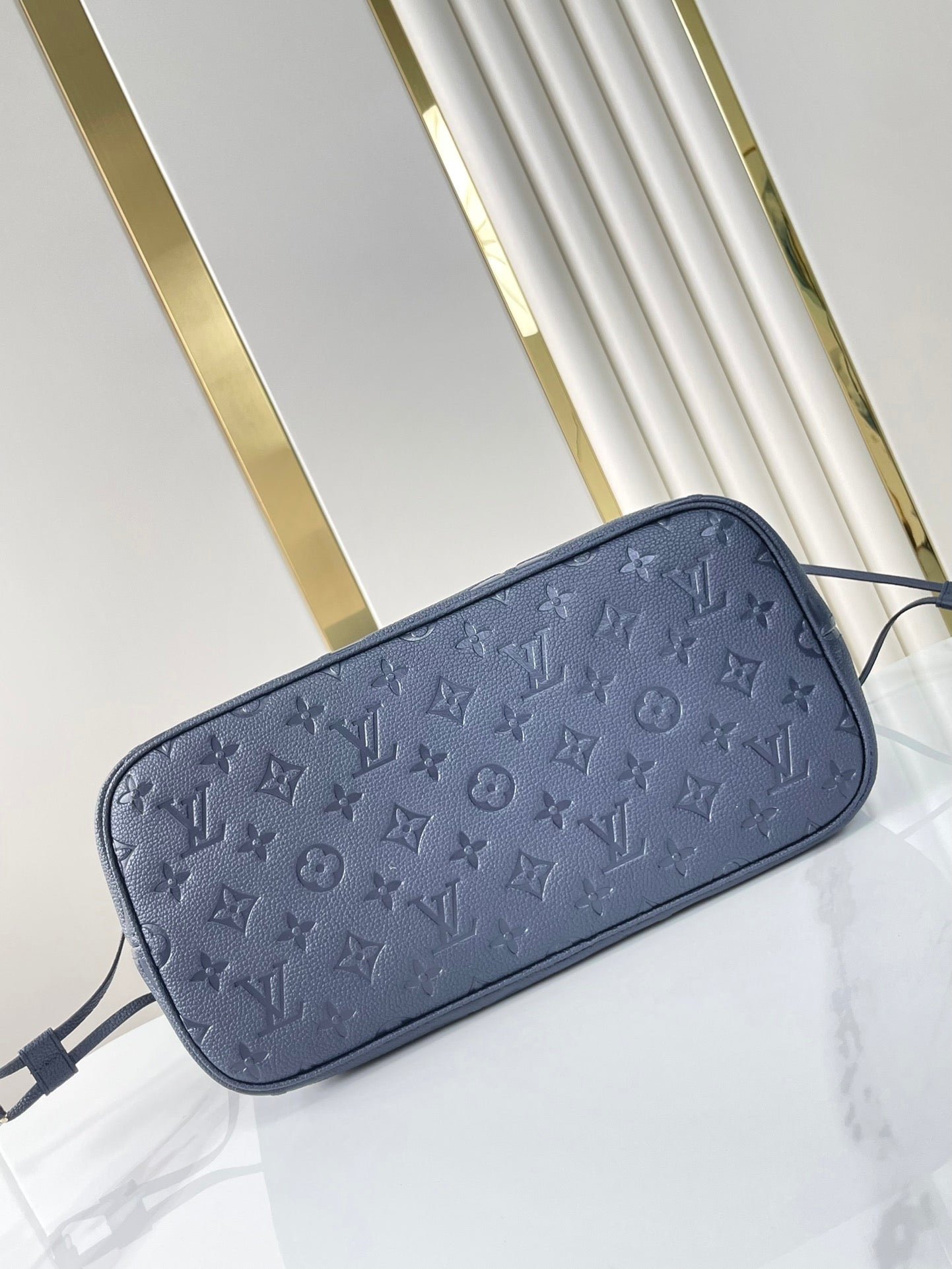 Louis Vuitton Neverfull in Navy - Afbeelding 2