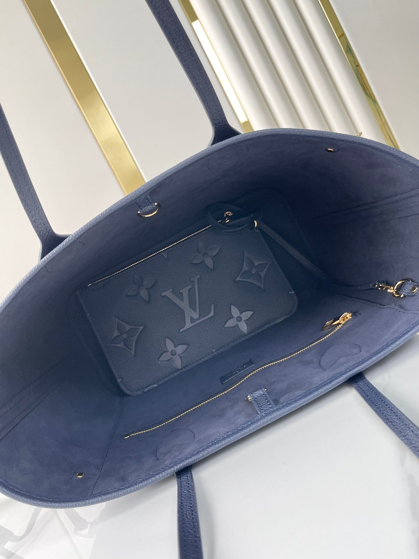 Louis Vuitton Neverfull in Navy - Afbeelding 4