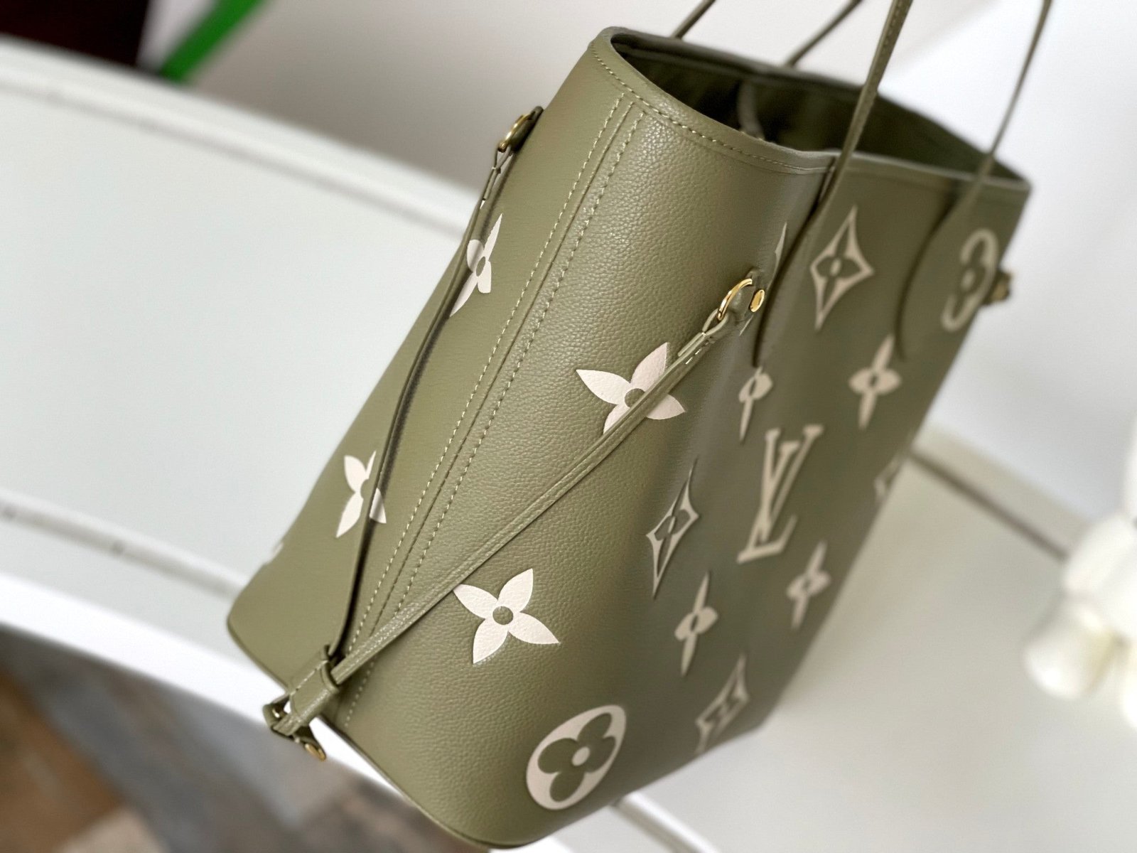 Louis Vuitton Neverfull in Khaki Cream - Afbeelding 2