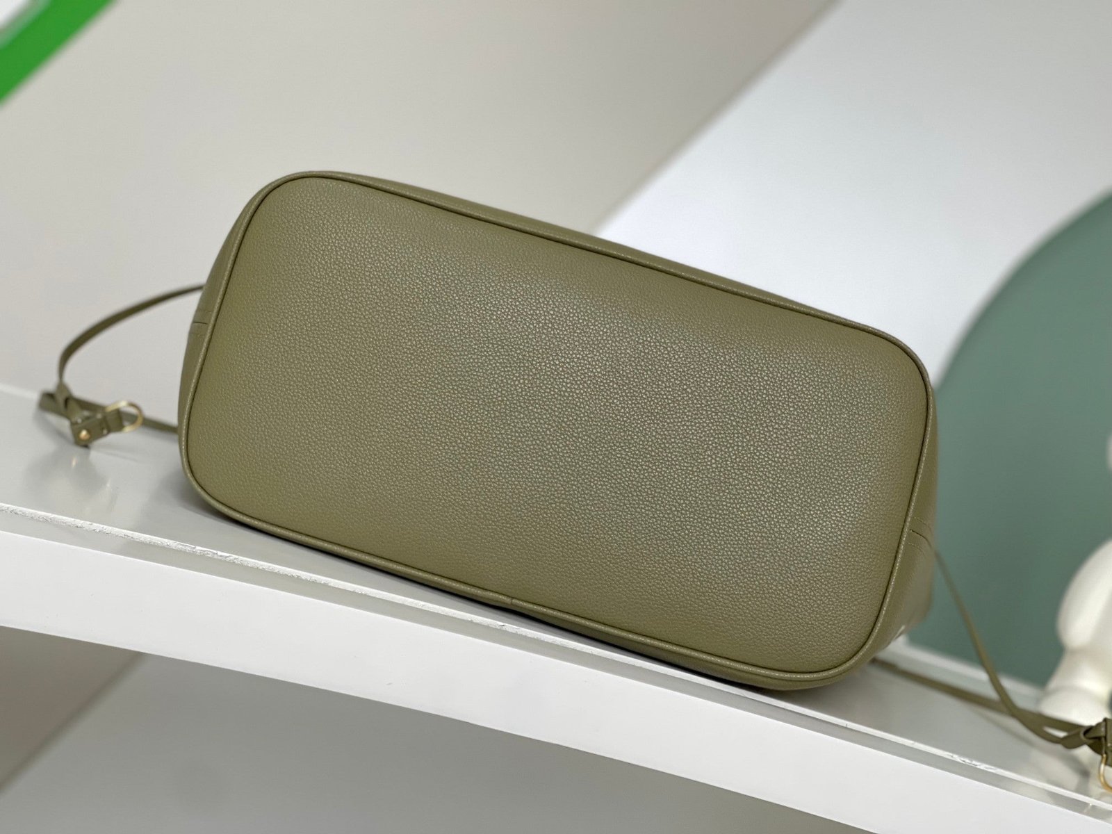 Louis Vuitton Neverfull in Khaki Cream - Afbeelding 4