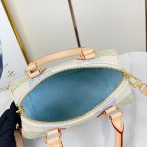 Alternative view of Louis Vuitton Speedy Bag in Pistachio Gold
