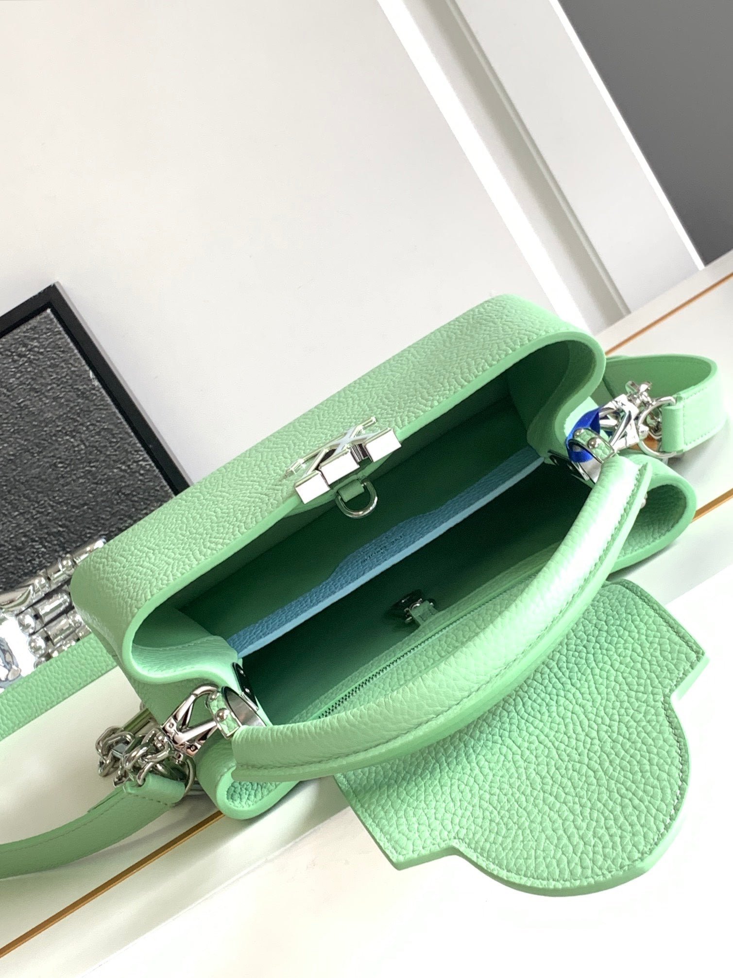 Louis Vuitton Capucines in Green Blue - Afbeelding 2