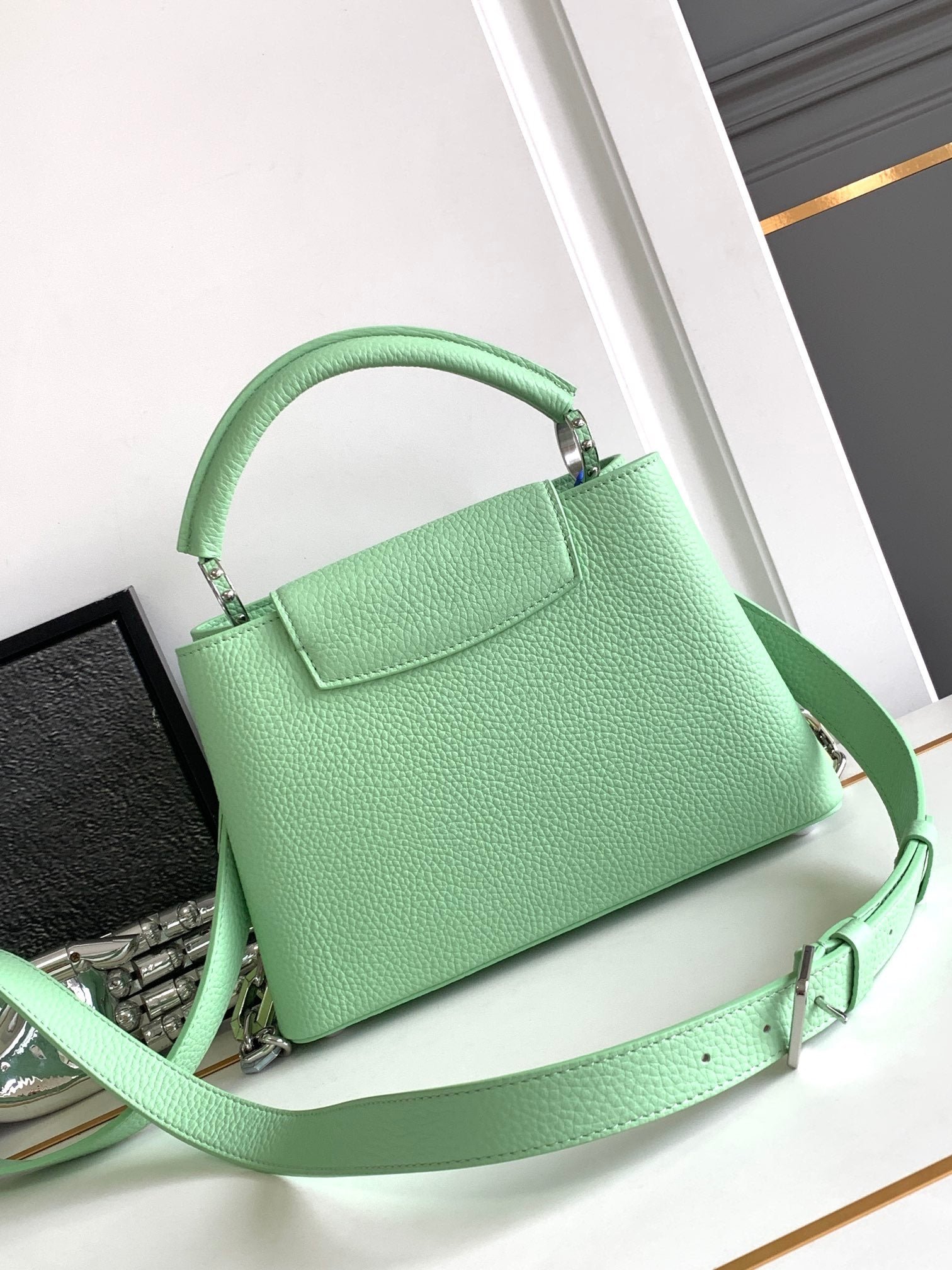 Louis Vuitton Capucines in Green Blue - Afbeelding 3