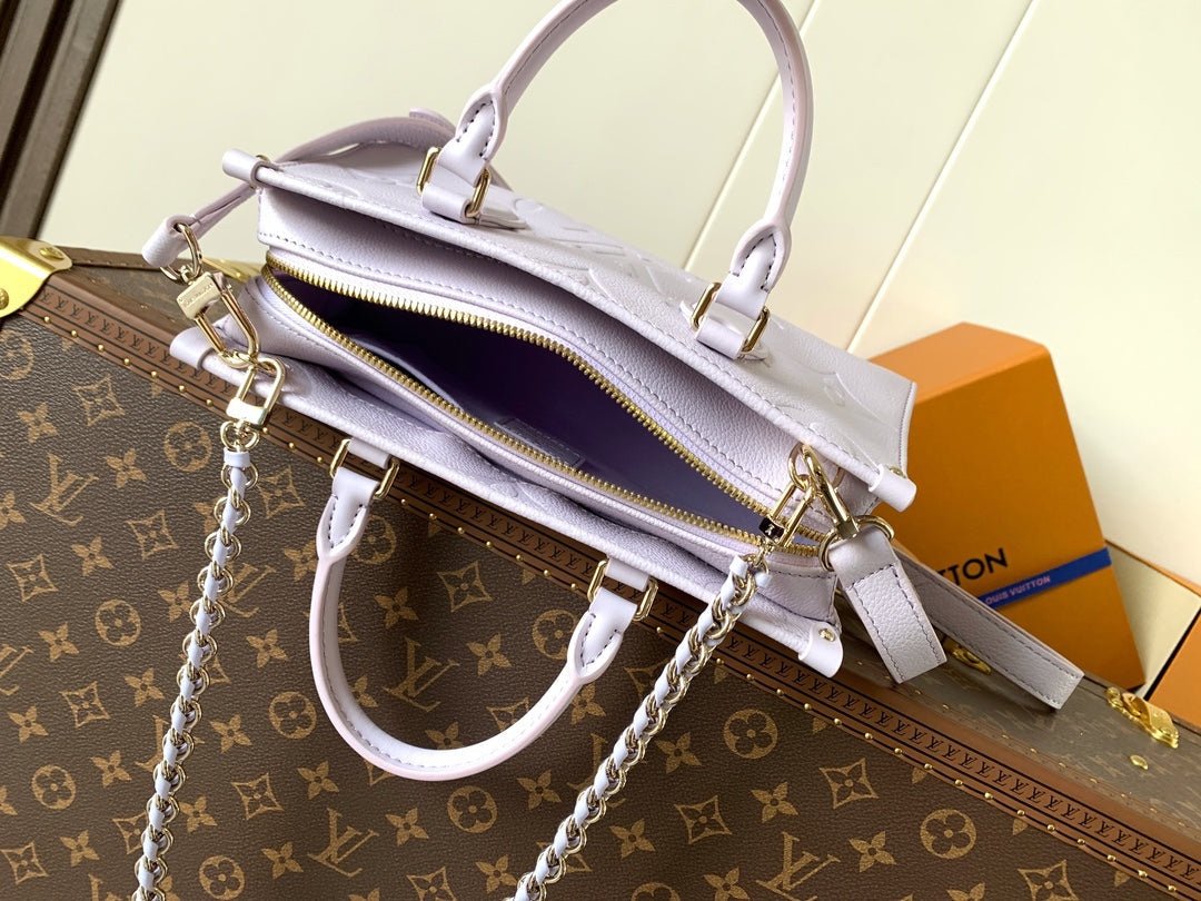 Louis Vuitton OnTheGo East West Bag in Light Lavender - Afbeelding 3
