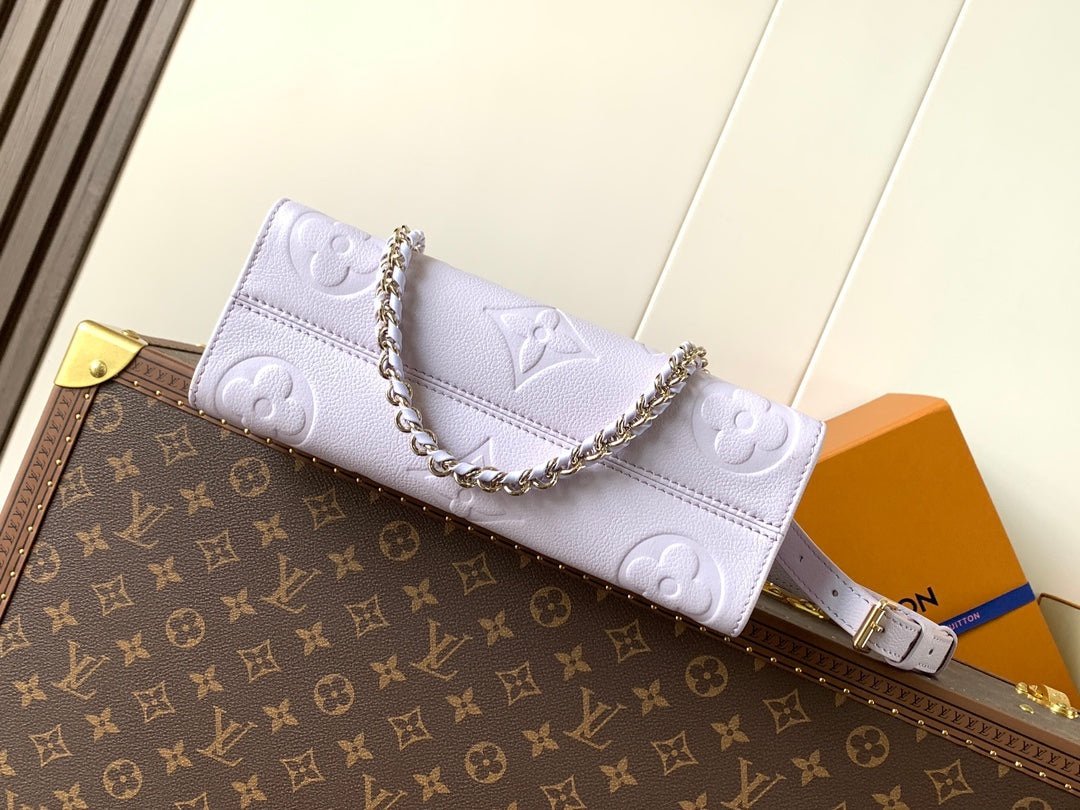 Louis Vuitton OnTheGo East West Bag in Light Lavender - Afbeelding 4