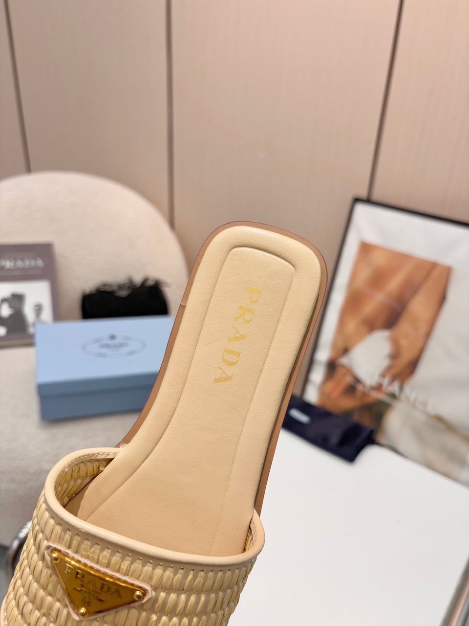 Prada Slide Sandals in Beige Gold - Afbeelding 7