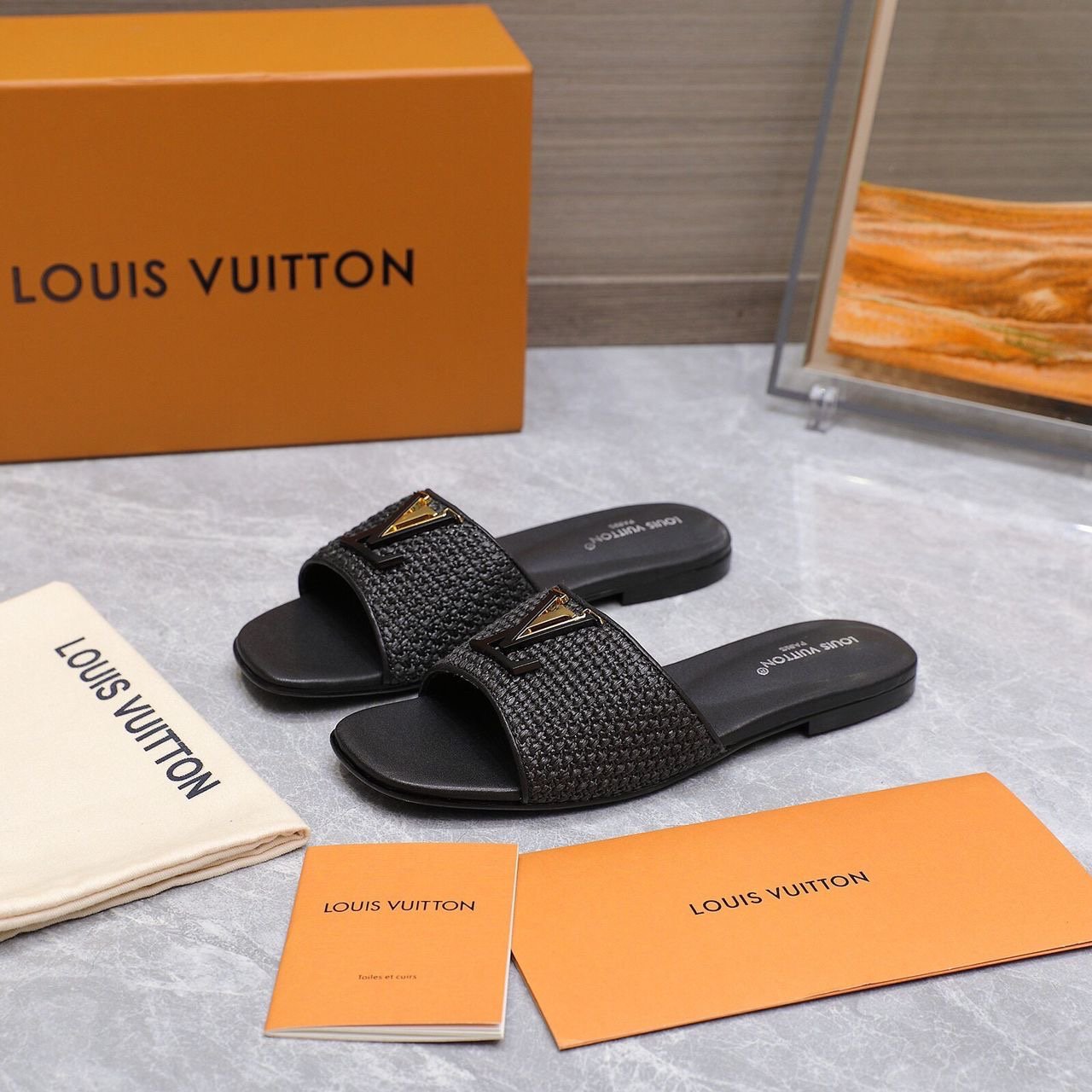 Louis Vuitton Sandals in Black Gold - Afbeelding 2