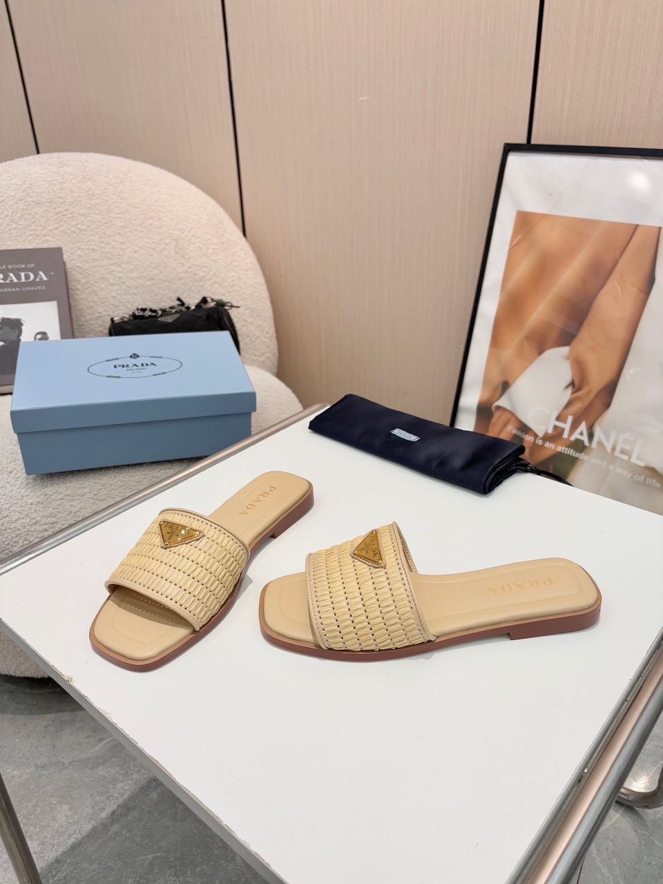 Prada Slide Sandals in Beige Gold - Afbeelding 3