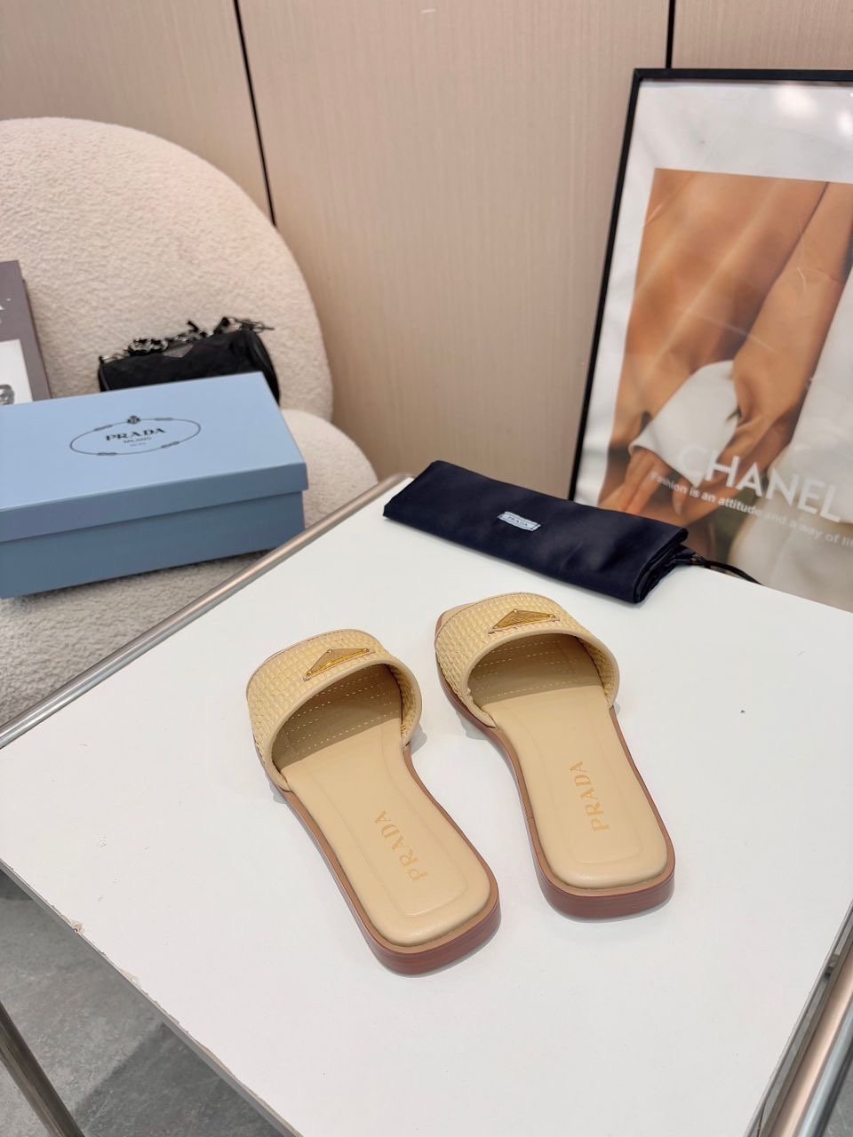 Prada Slide Sandals in Beige Gold - Afbeelding 8