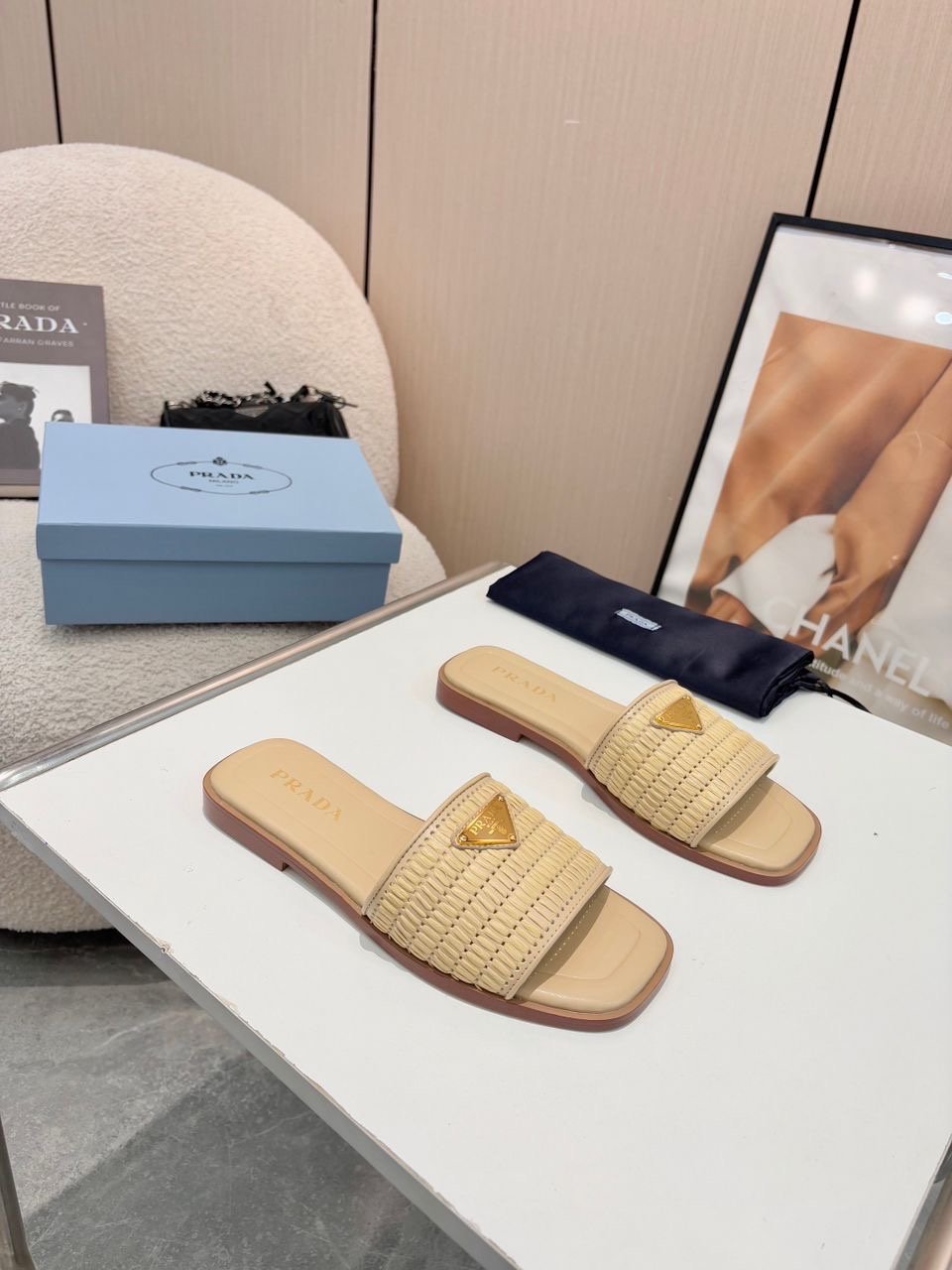 Prada Slide Sandals in Beige Gold - Afbeelding 2