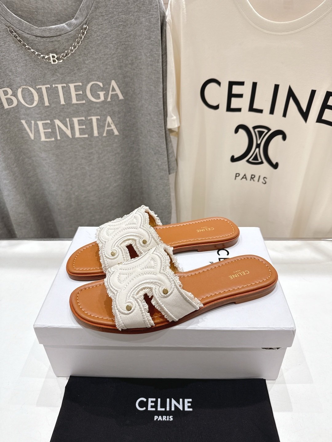Celine Marina Slide Sandals in Beige Canvas - Afbeelding 3