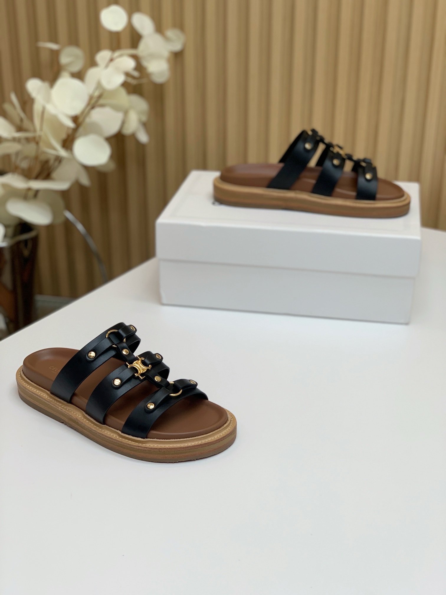 Celine Tippi Sandals in Black Gold - Afbeelding 3