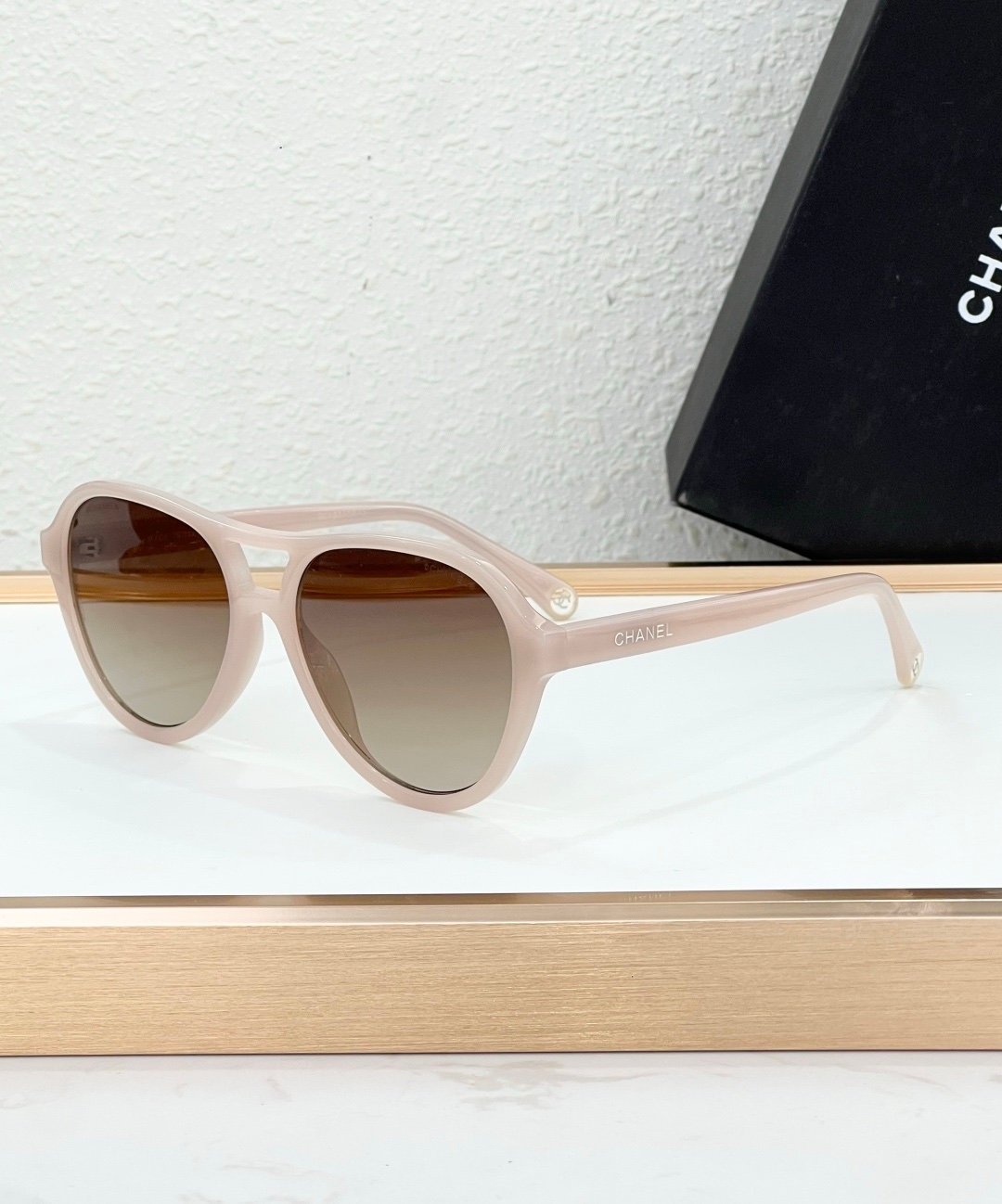 Chanel Sunglasses in Pink - Afbeelding 2