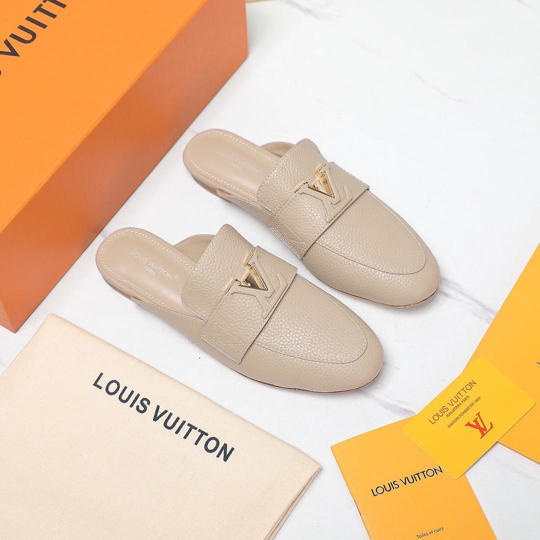 Louis Vuitton Loafers in Nude