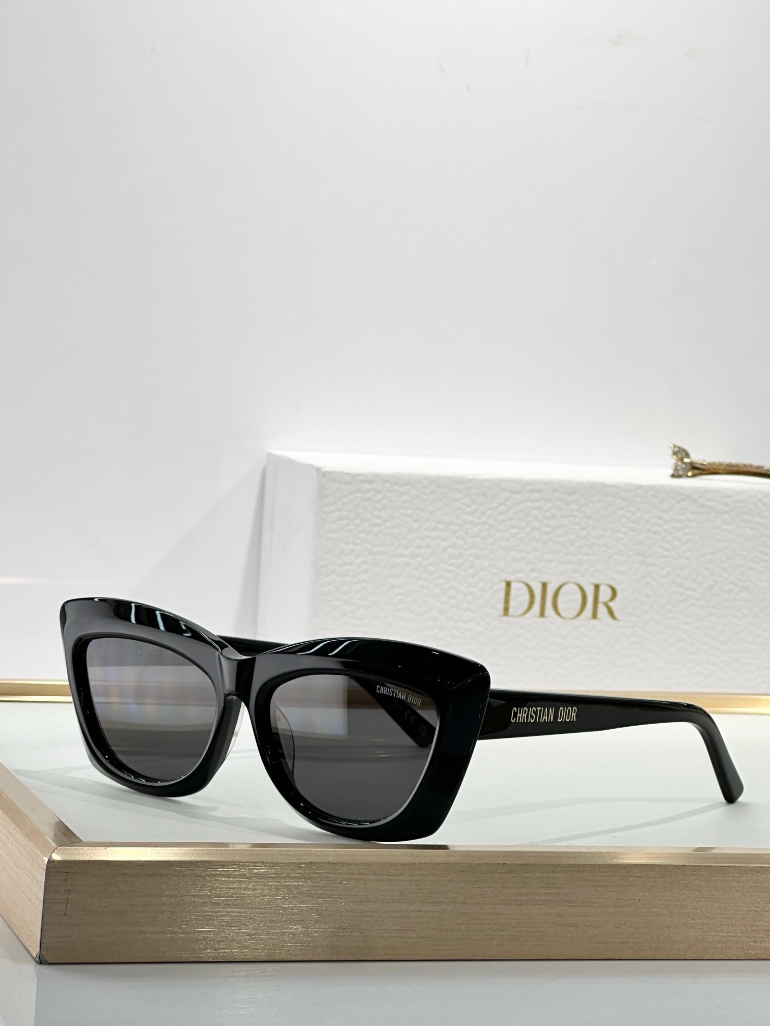 Dior Sunglasses in Black - Afbeelding 2