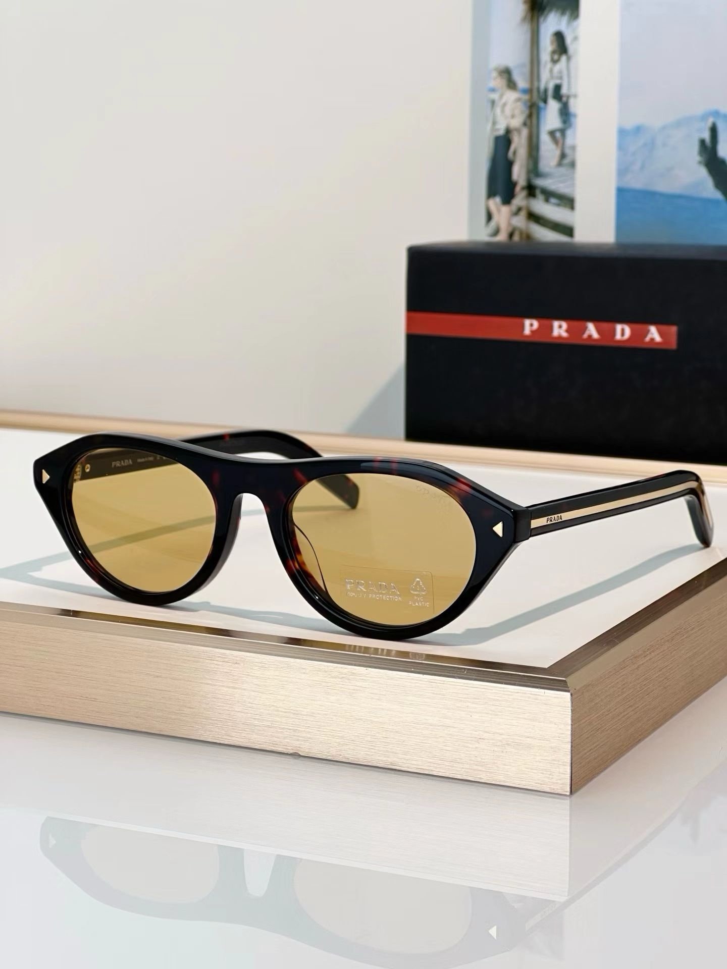Prada Sunglasses in Brown Print - Afbeelding 2