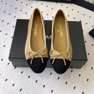 Chanel Ballerinas in Suede Beige and Black