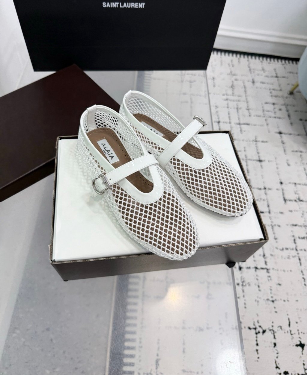 Alaia Fishnet Ballerinas in White - Afbeelding 2