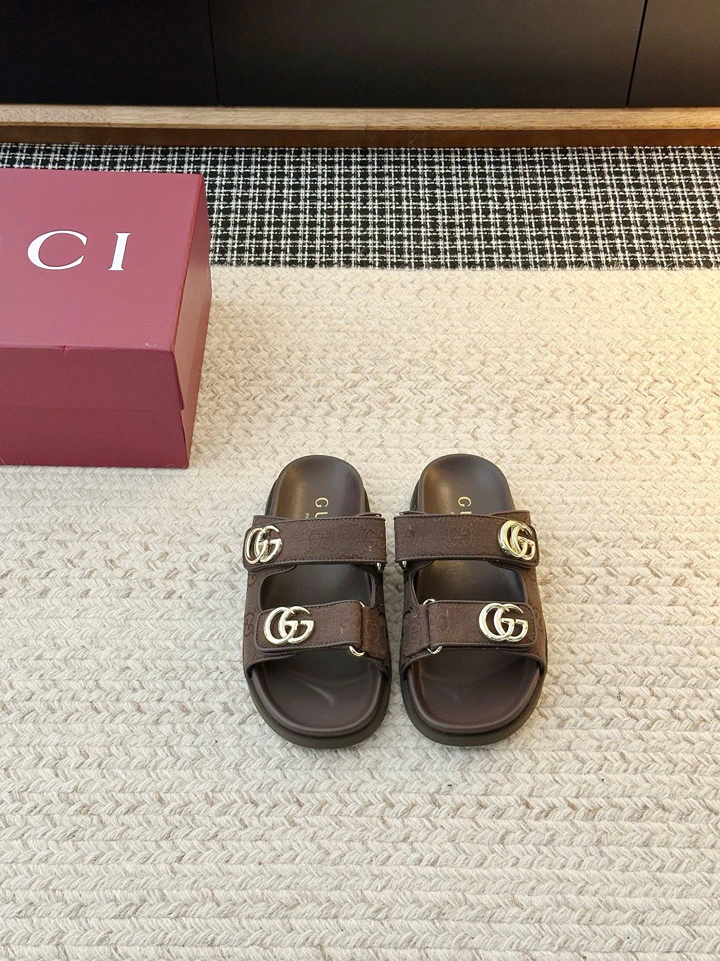 Gucci Sandal Double G in Dark Brown