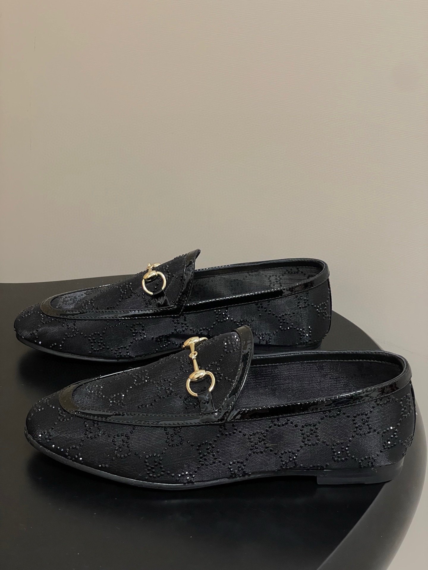 Gucci Crystal Jordaan Loafers in Black - Afbeelding 2