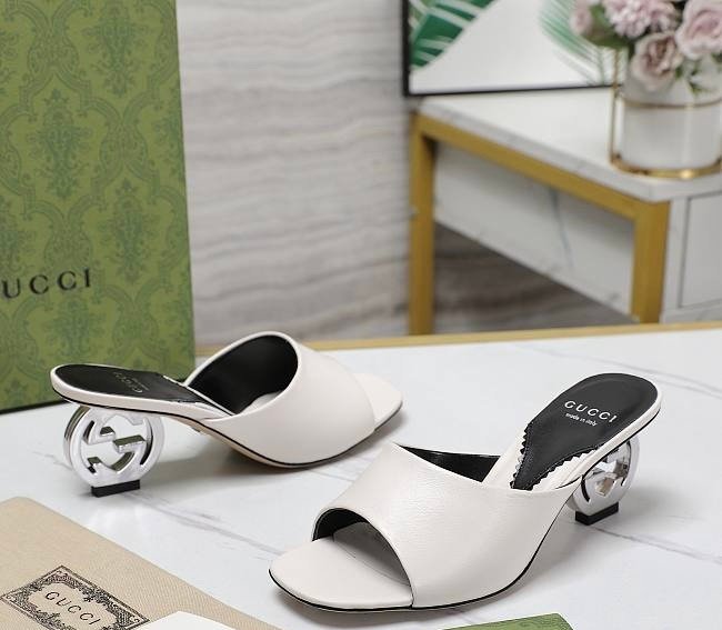 Gucci Interlocking G Heels in White - Afbeelding 4