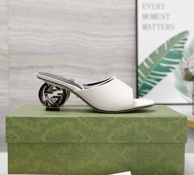 Gucci Interlocking G Heels in White - Afbeelding 5
