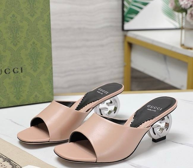 Gucci Interlocking G Heels in Beige