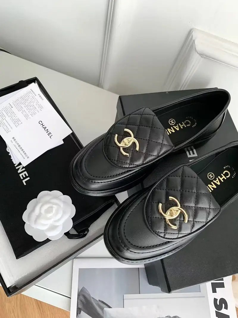 Chanel Loafers in Black - Afbeelding 6