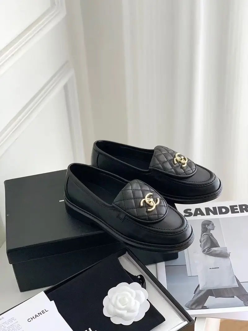 Chanel Loafers in Black - Afbeelding 4