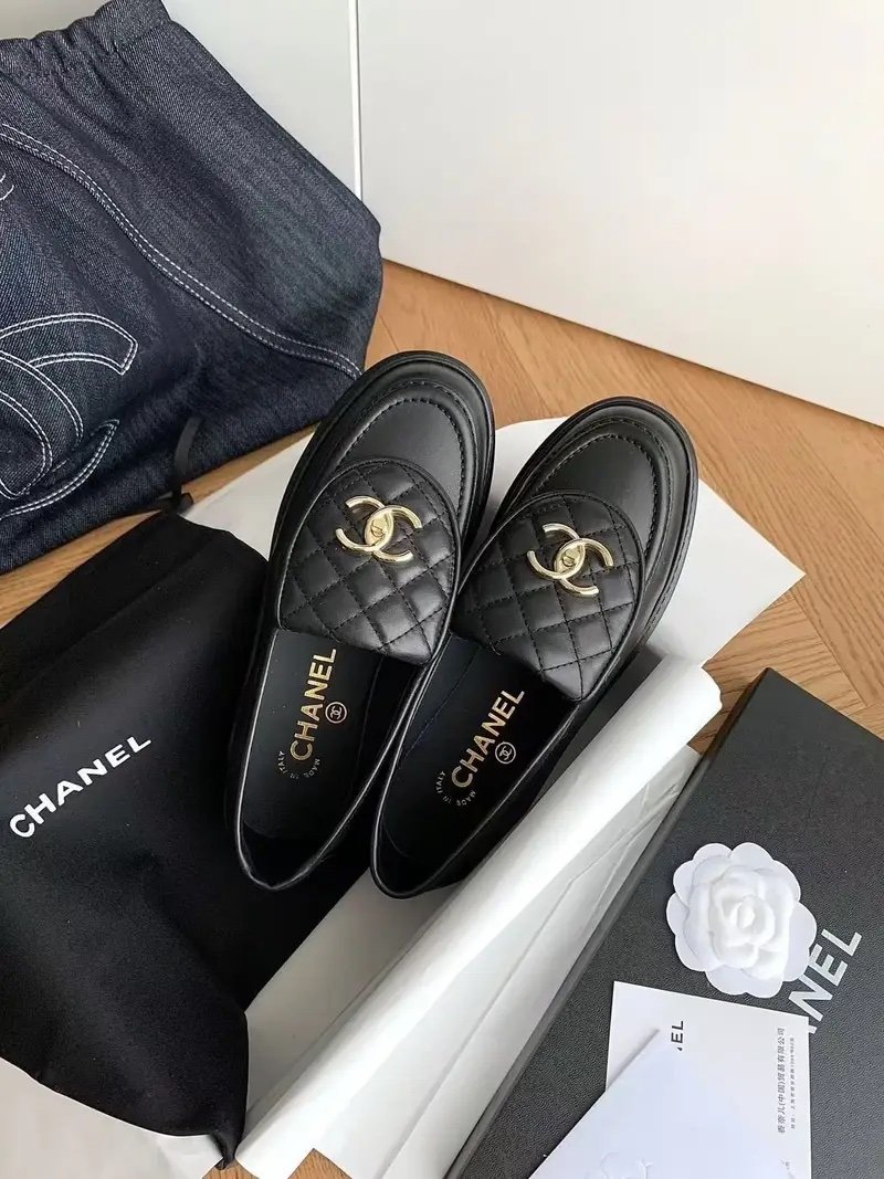 Chanel Loafers in Black - Afbeelding 3