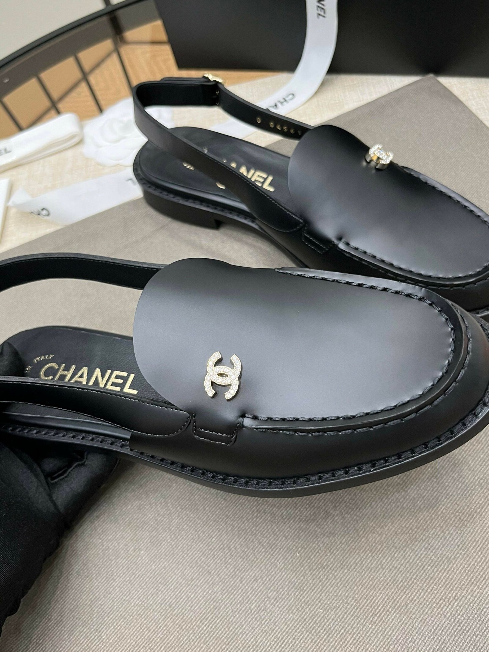 Chanel Slingback Loafers in Black - Afbeelding 4