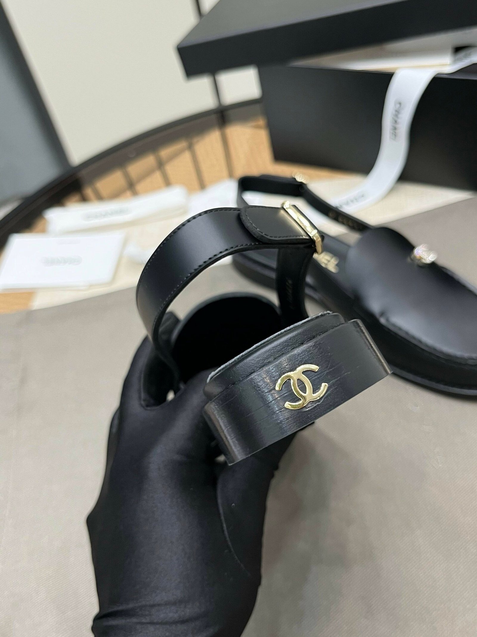Chanel Slingback Loafers in Black - Afbeelding 5