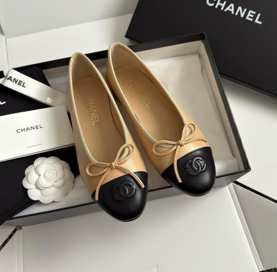 Chanel Ballerinas in Beige and Black - Afbeelding 2