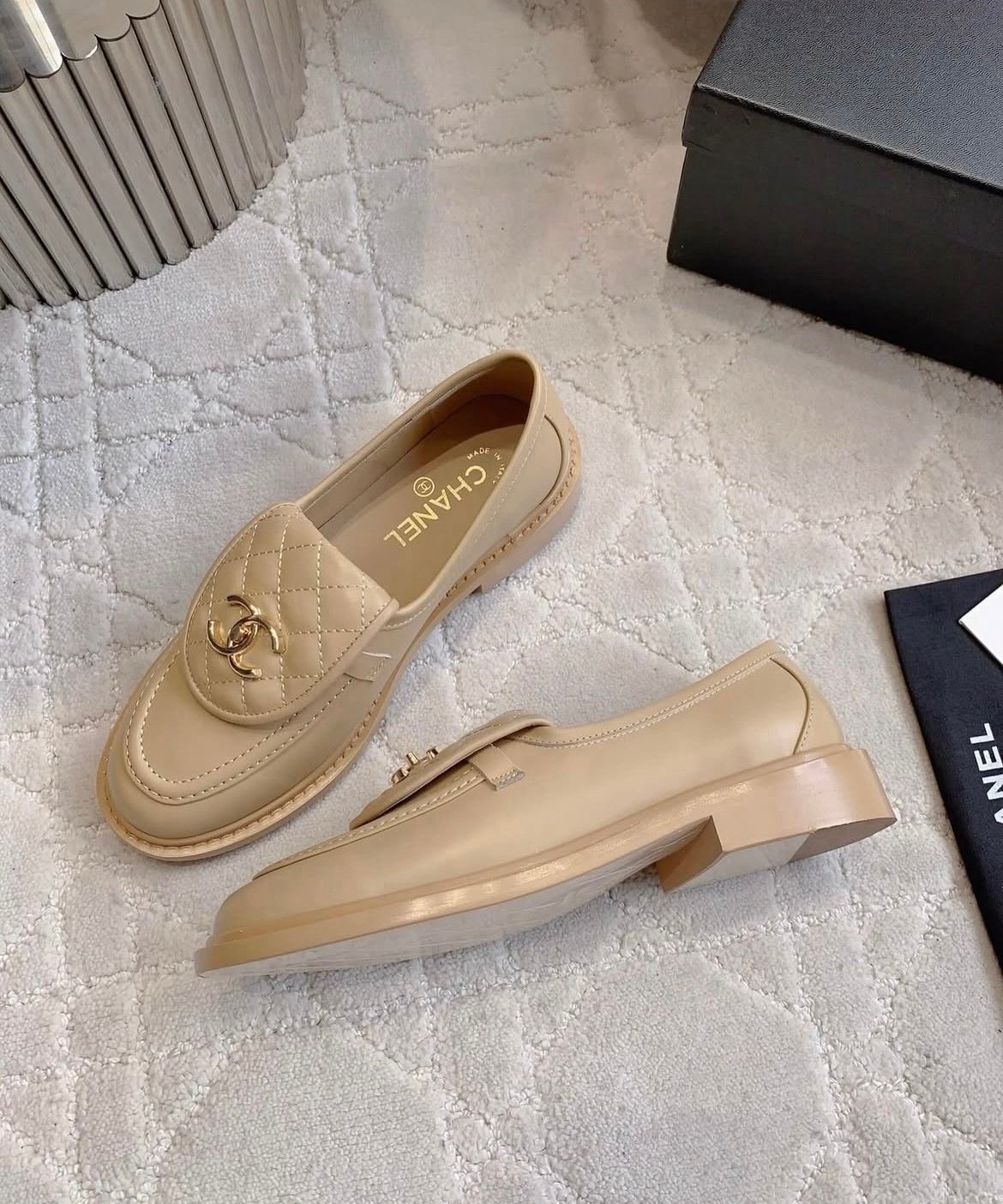 Chanel Loafers in Beige - Afbeelding 2