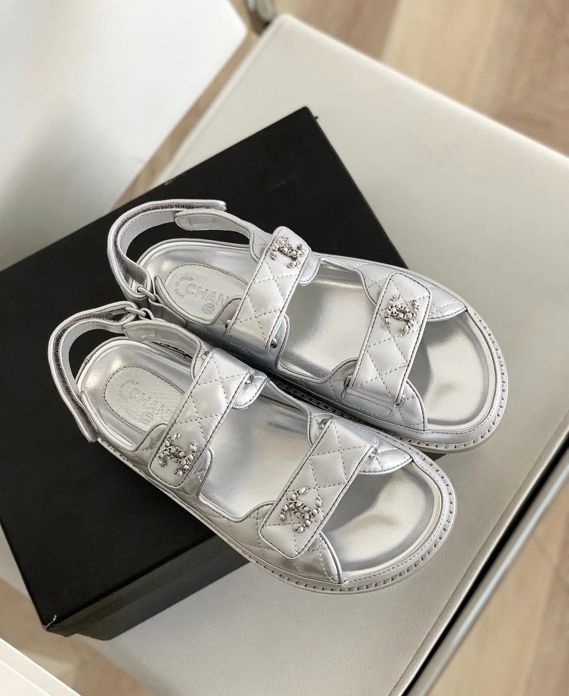 Chanel Dad Sandals in Silver - Afbeelding 3