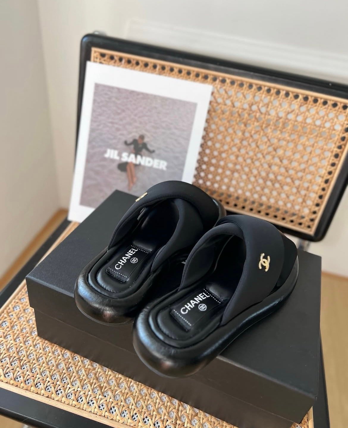 Chanel Slide Sandals in Black - Afbeelding 2