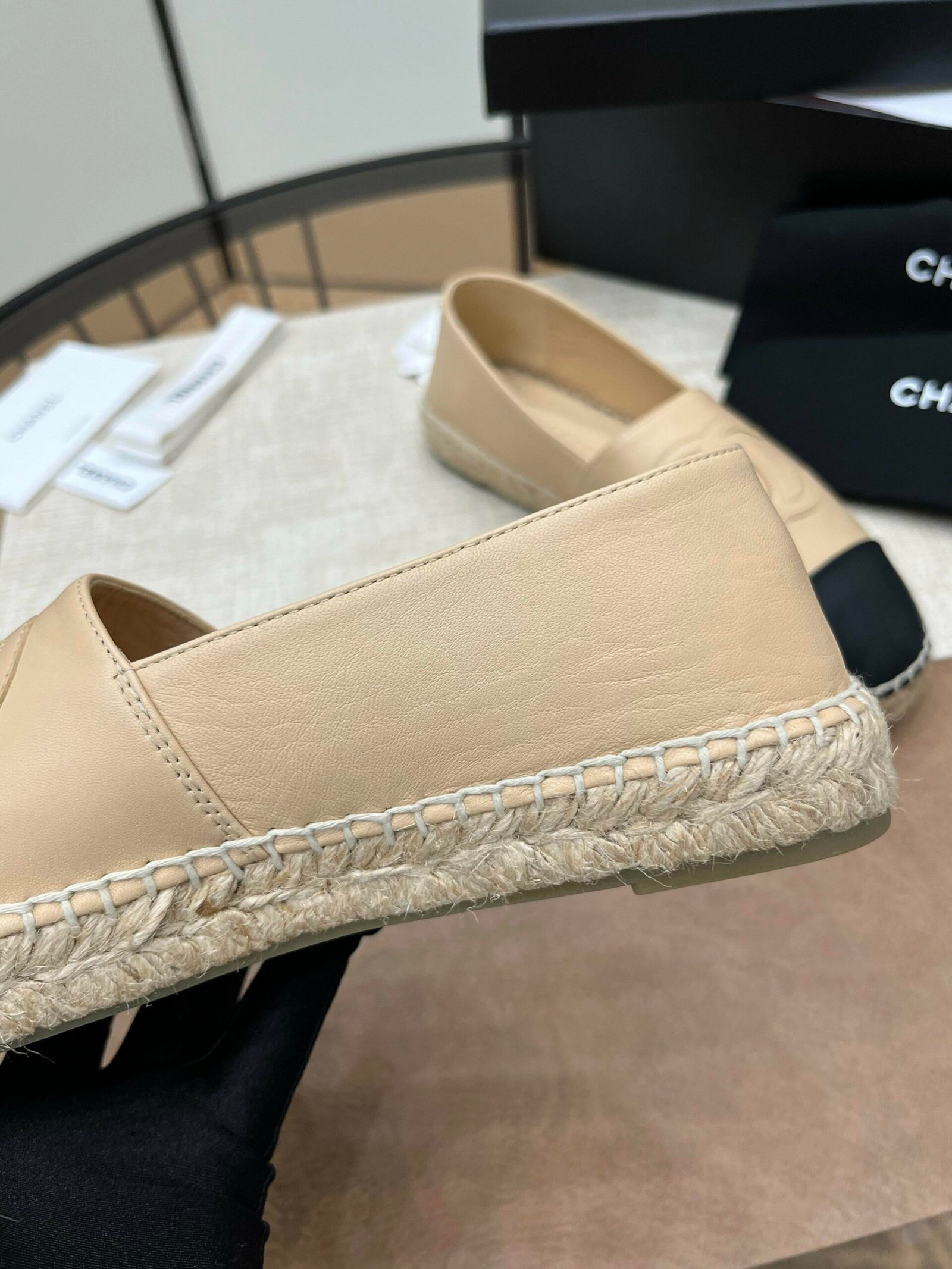 Chanel Loafers in Beige Black - Afbeelding 7