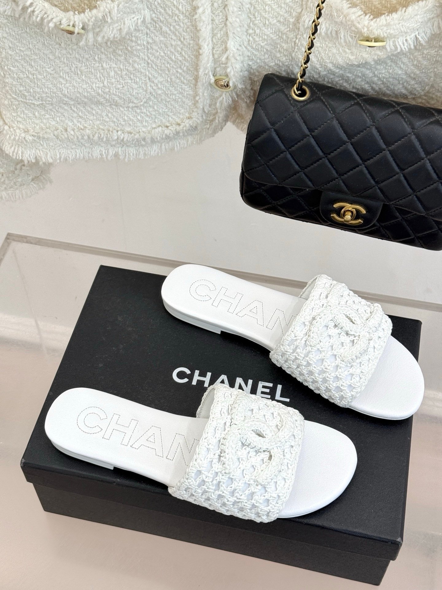 Chanel Slide Sandals in White - Afbeelding 3