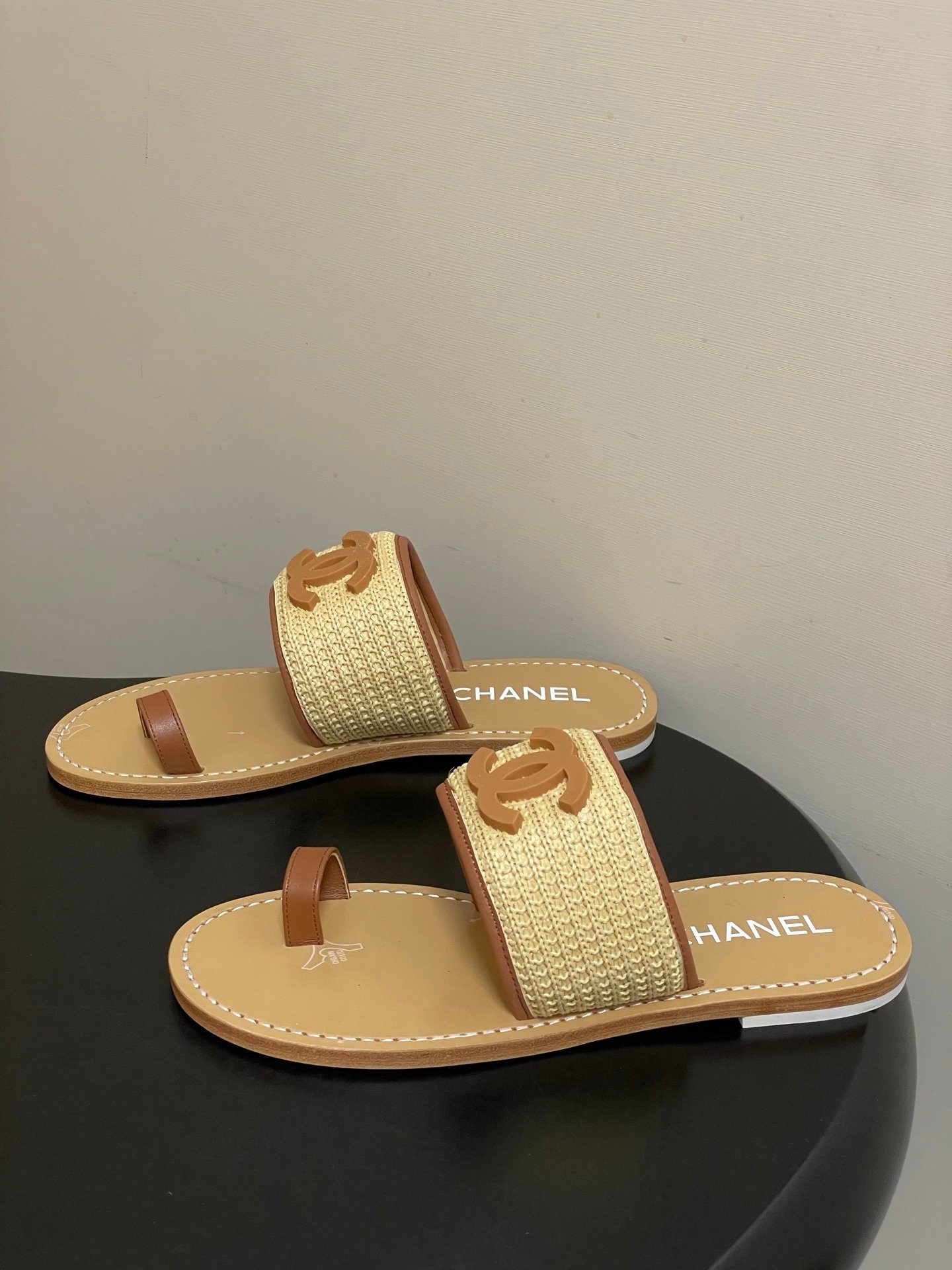 Chanel Raffia Sandals in Beige Brown - Afbeelding 3