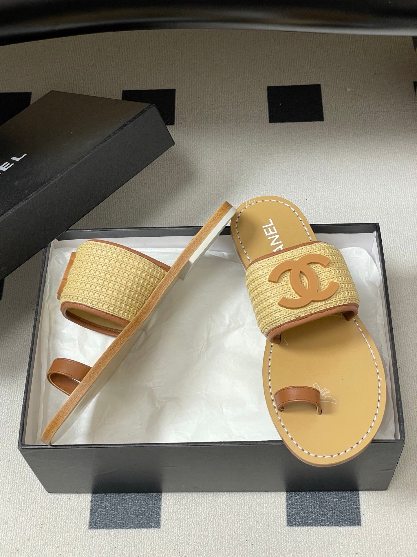 Chanel Raffia Sandals in Beige Brown - Afbeelding 4