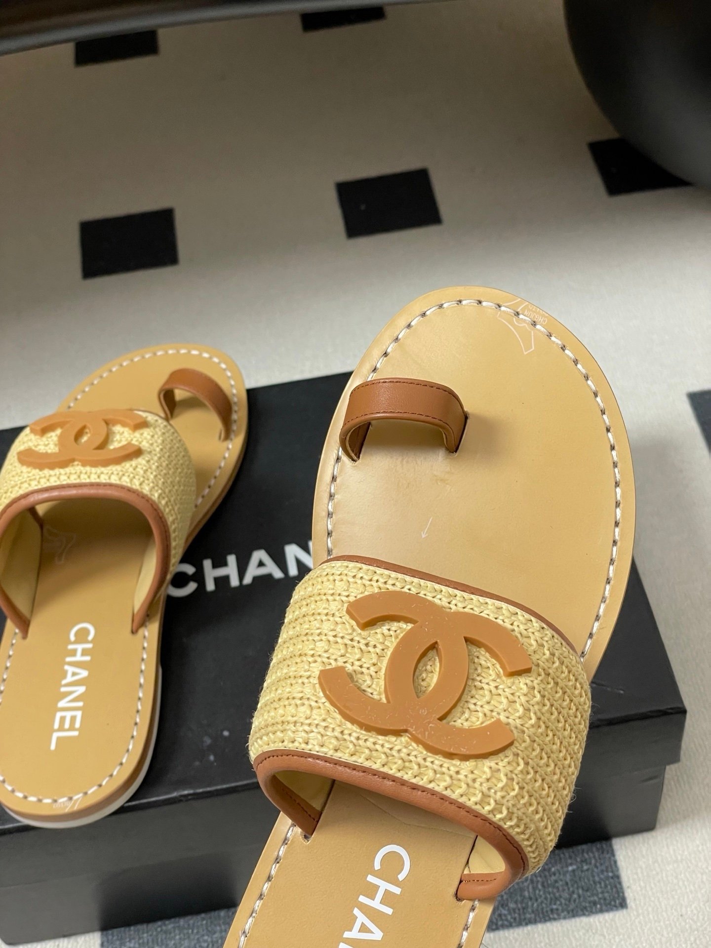 Chanel Raffia Sandals in Beige Brown - Afbeelding 6